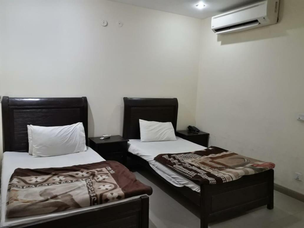 Fortville Hotel Lahore Exterior foto